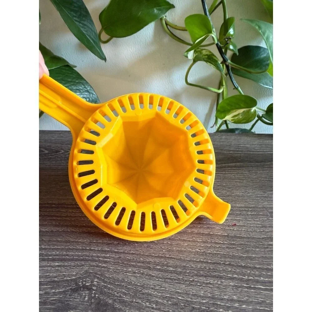 GoodCook Handheld Citrus Juicer – Yellow